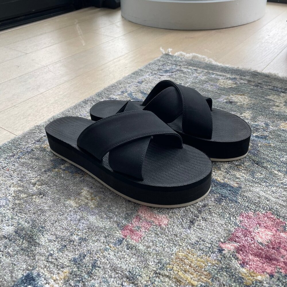 Like New Indosole Cross Platform Sandal Black/Sea Salt, size 8-9